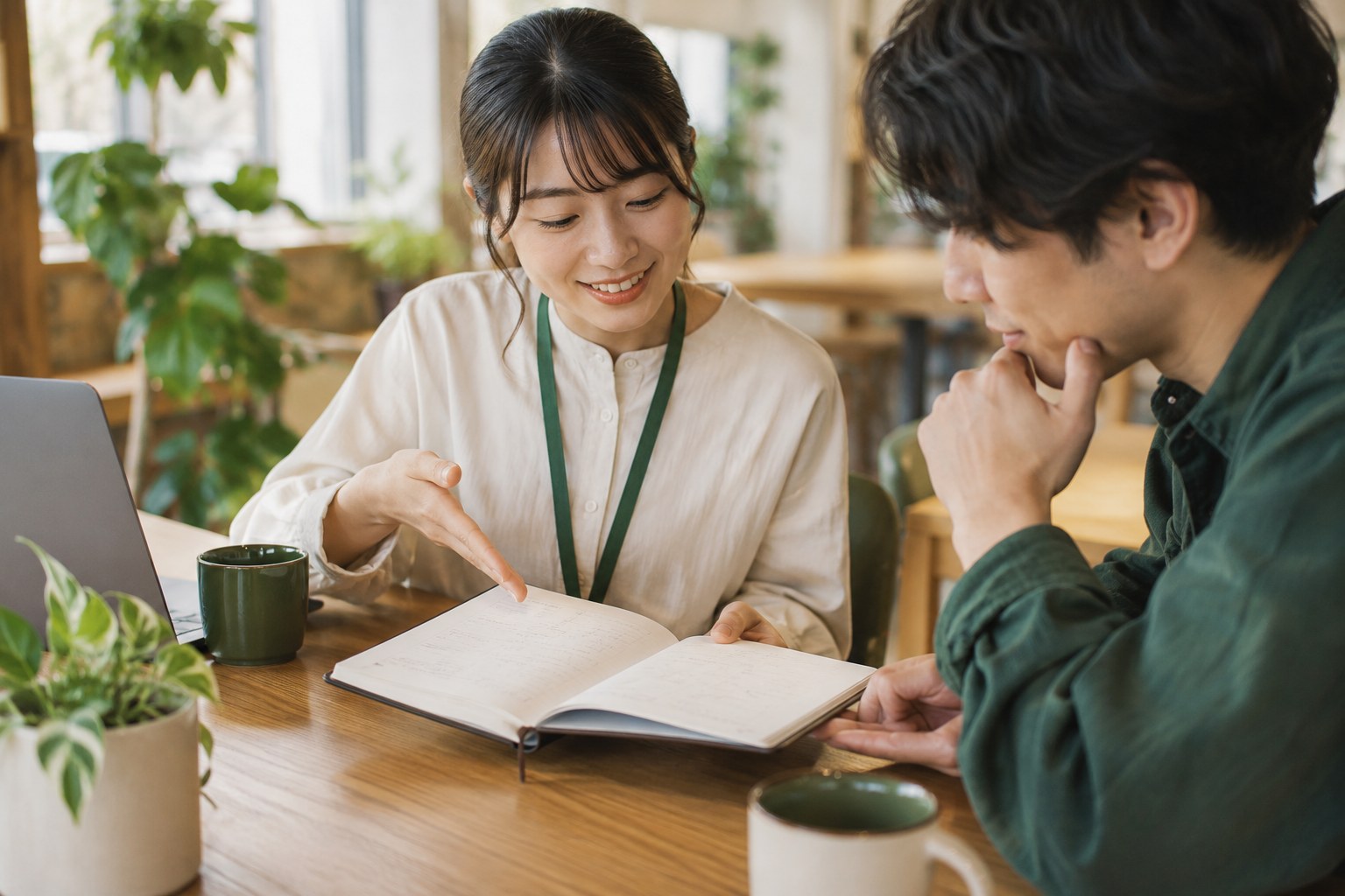 会話は相談する場所、手引きは今使う決まりを確かめる場所です。（AI生成の写真風イメージ）